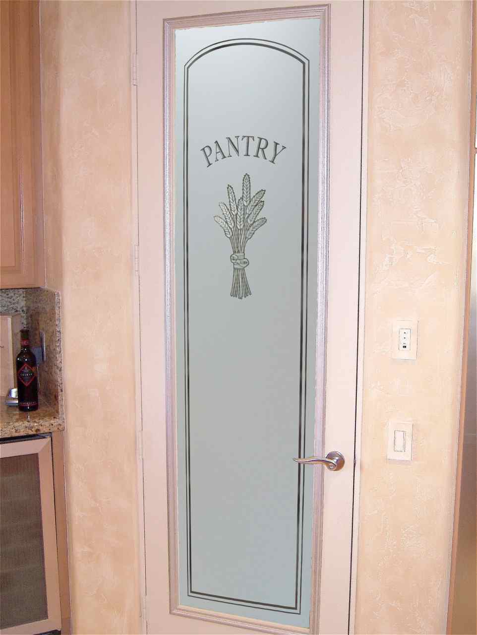 Bundled Wheat 2D Glass Pantry Door