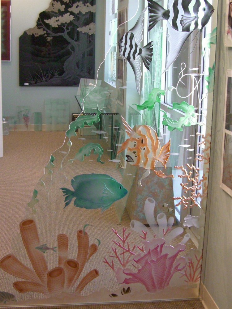 glass partitions tropical fish seaweed