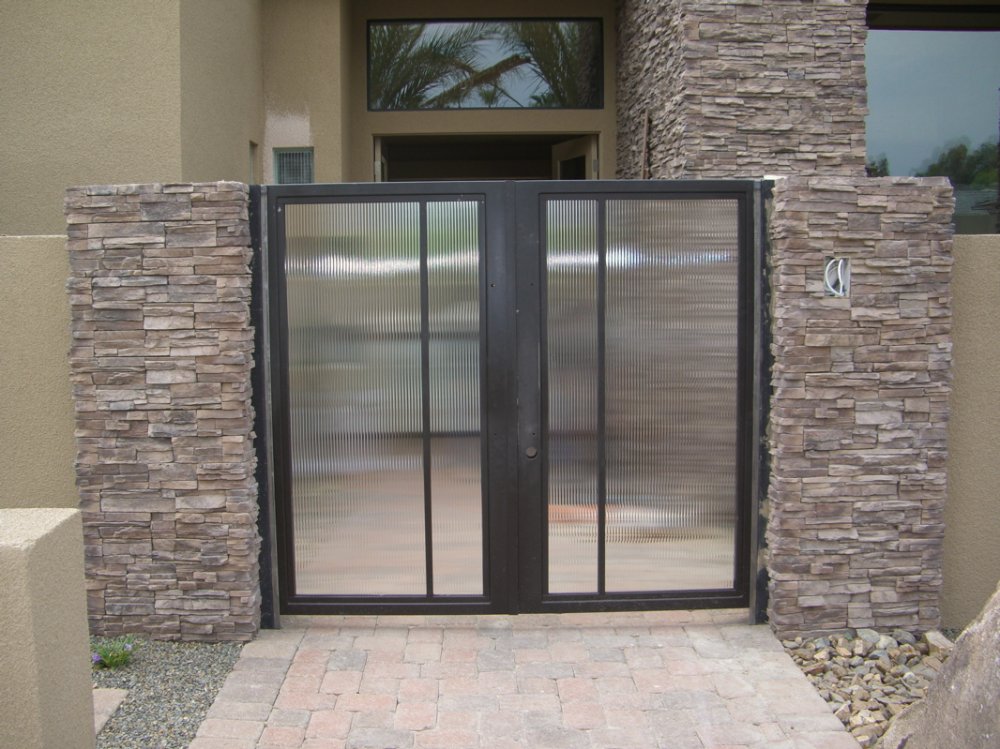 Reeded, textured glass machine Frosted Glass Gate
