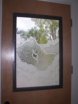 Semi-Private Interior Insert with Sandblast Etched Glass Art by Sans Soucie Featuring Rugged Retreat Abstract Design