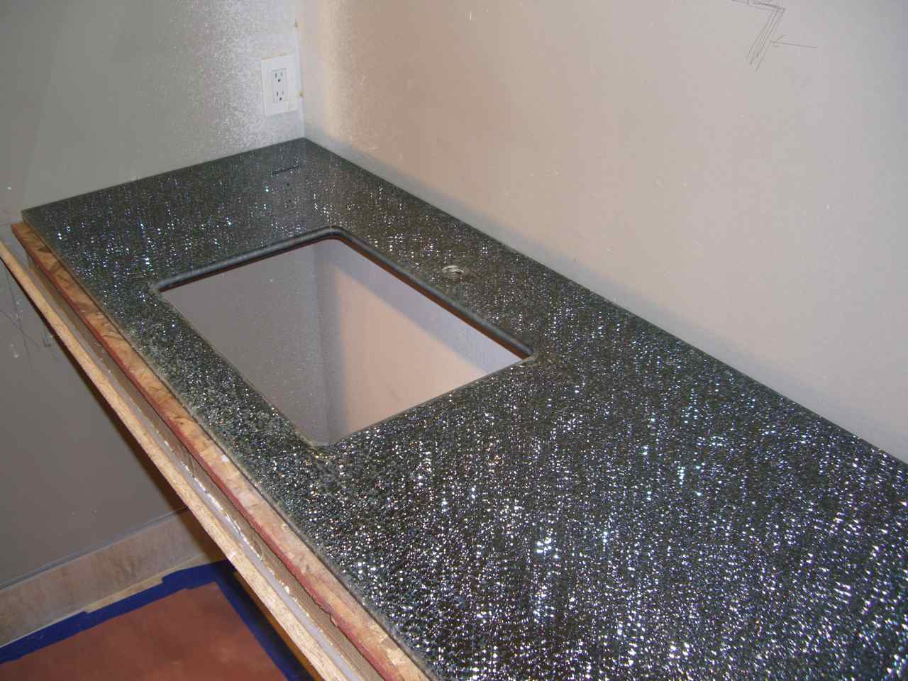 Shattered Glass Vanity Tops That Dazzle Sans Soucie