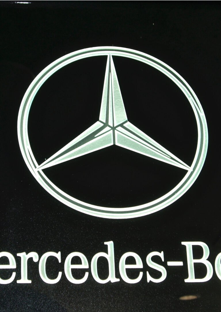 Mercedes-Benz (similar look)