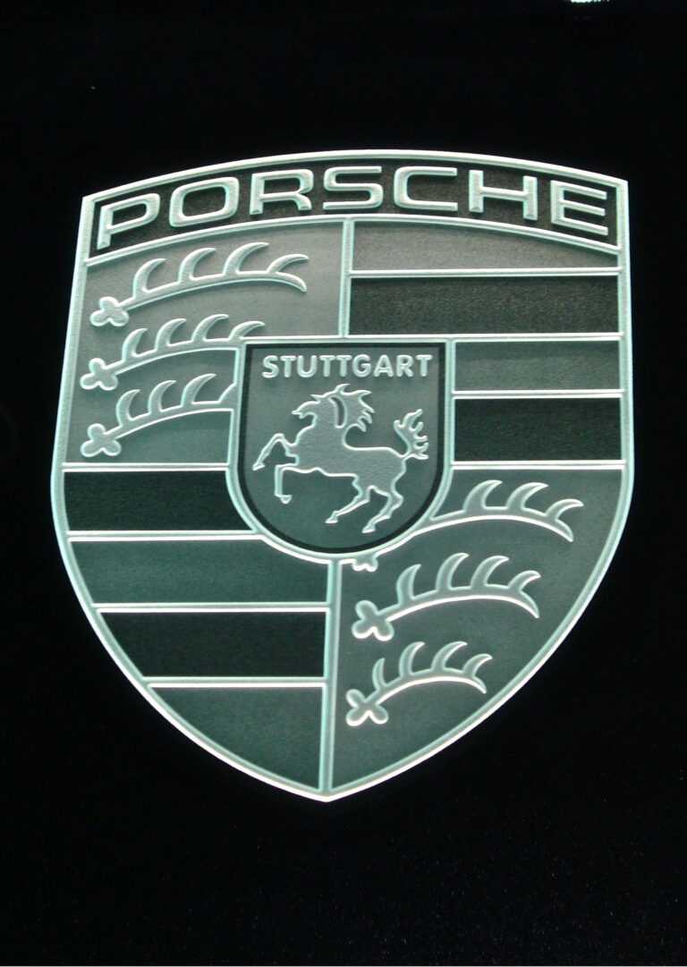 Porsche (similar look)