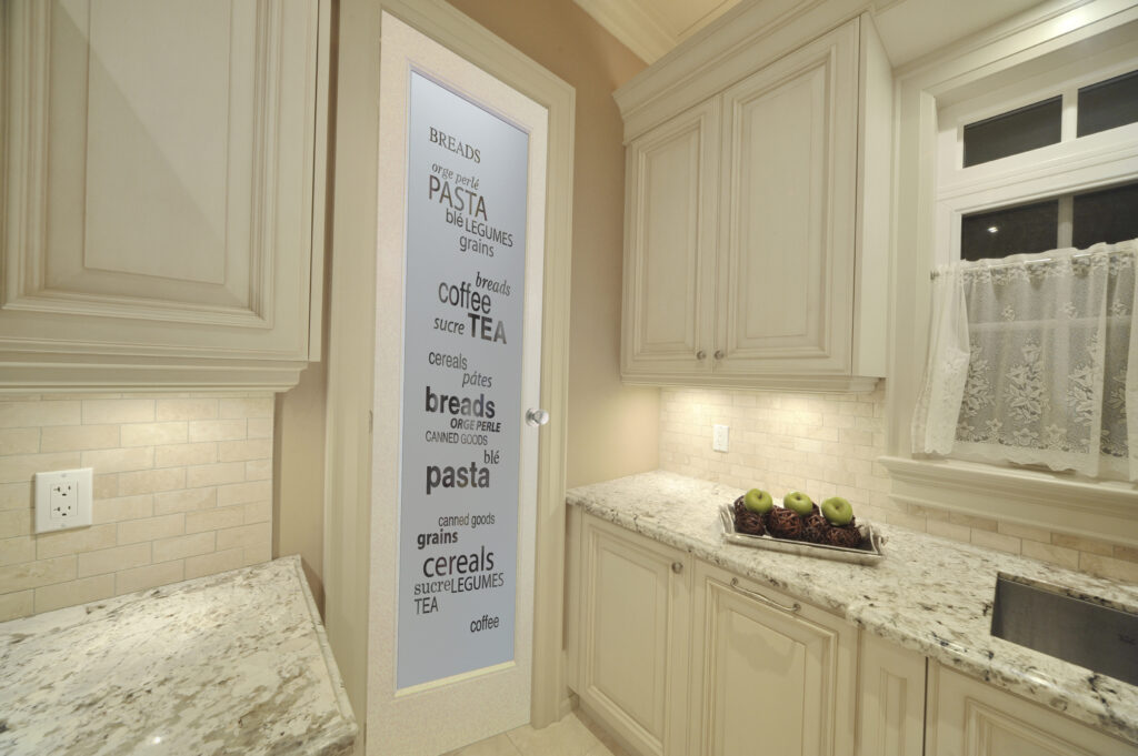 pantry door sans soucie