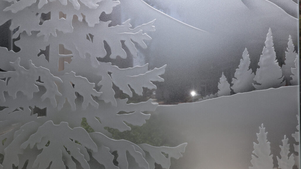 Close-up of The Oregon glass panel design