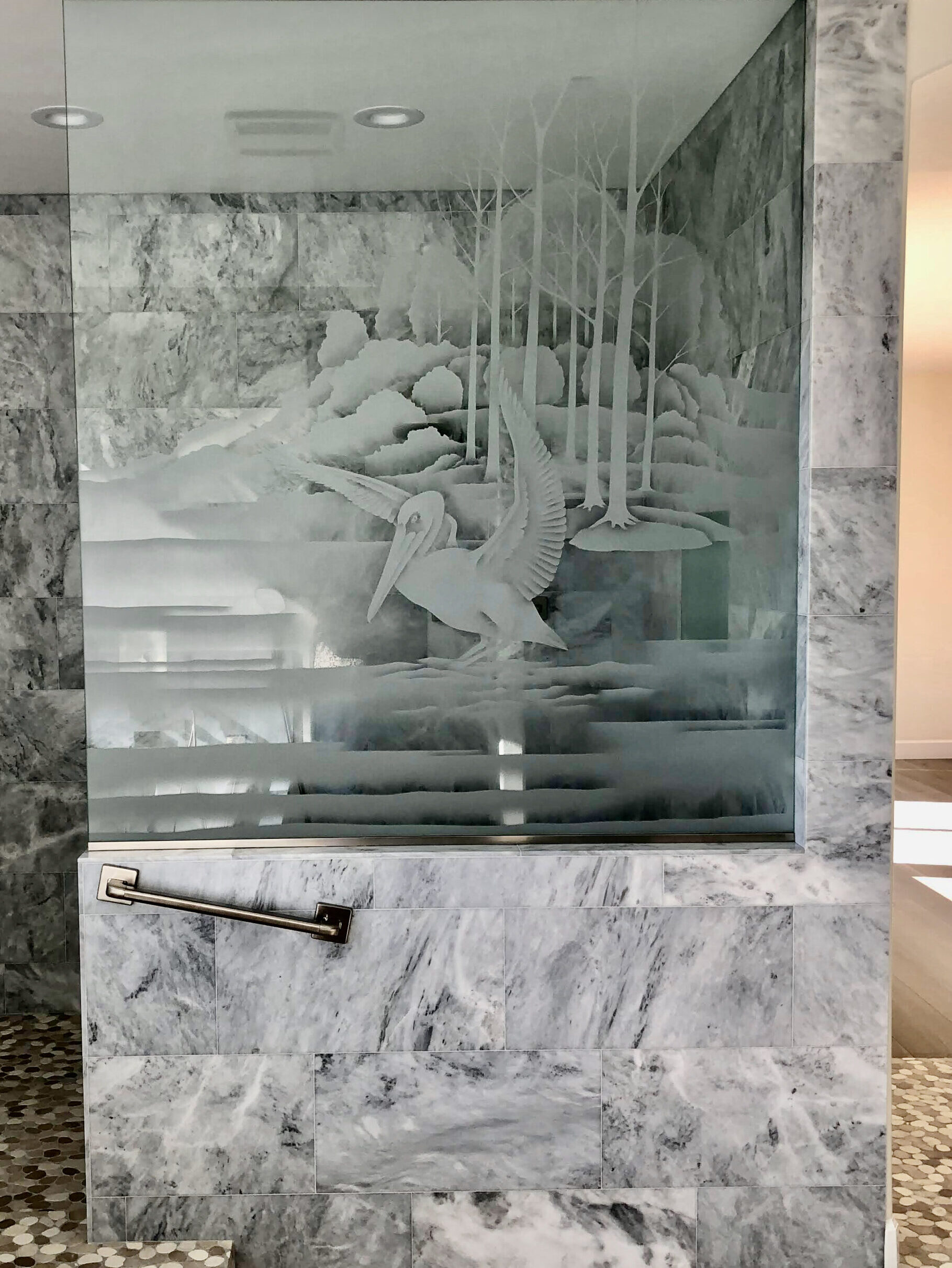 Pelican Landing Semi-Private 2D Clear Glass Finish Glass Shower Panel Sans Soucie