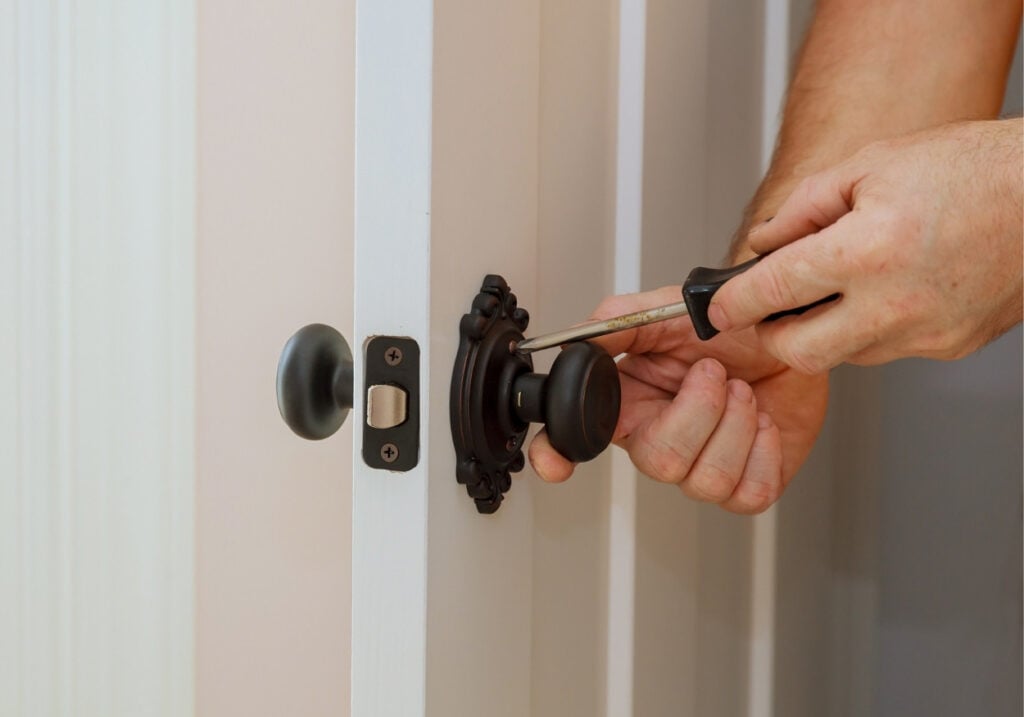 changing-the-door-knob-pantry-door-makeover