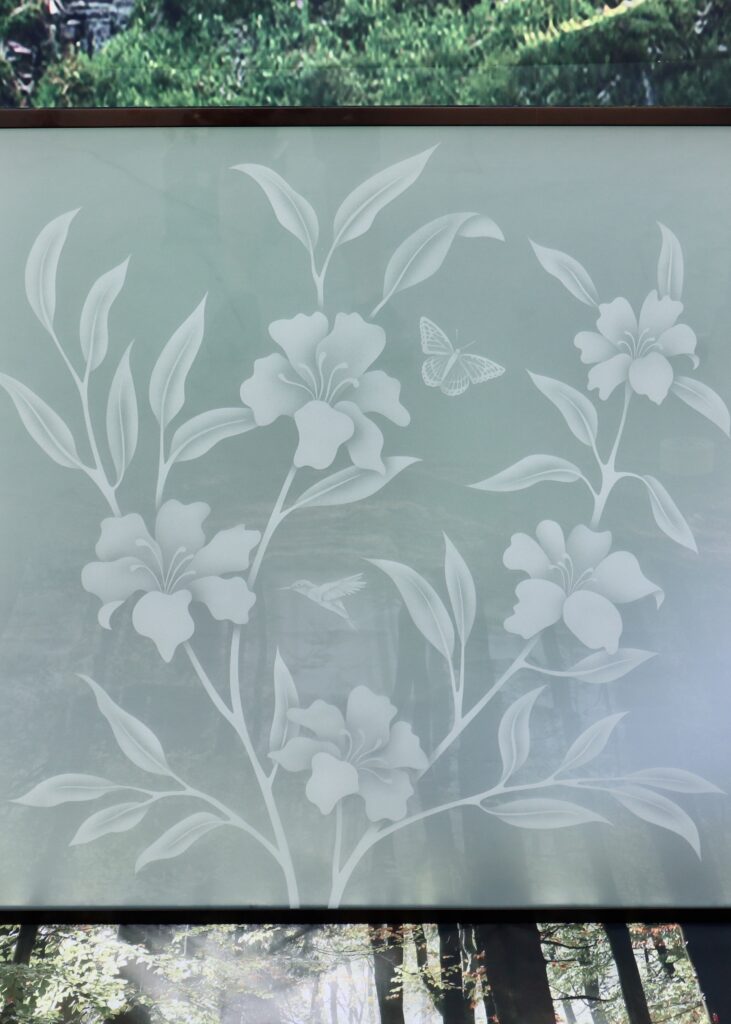 Popular etched glass flower style and inspo