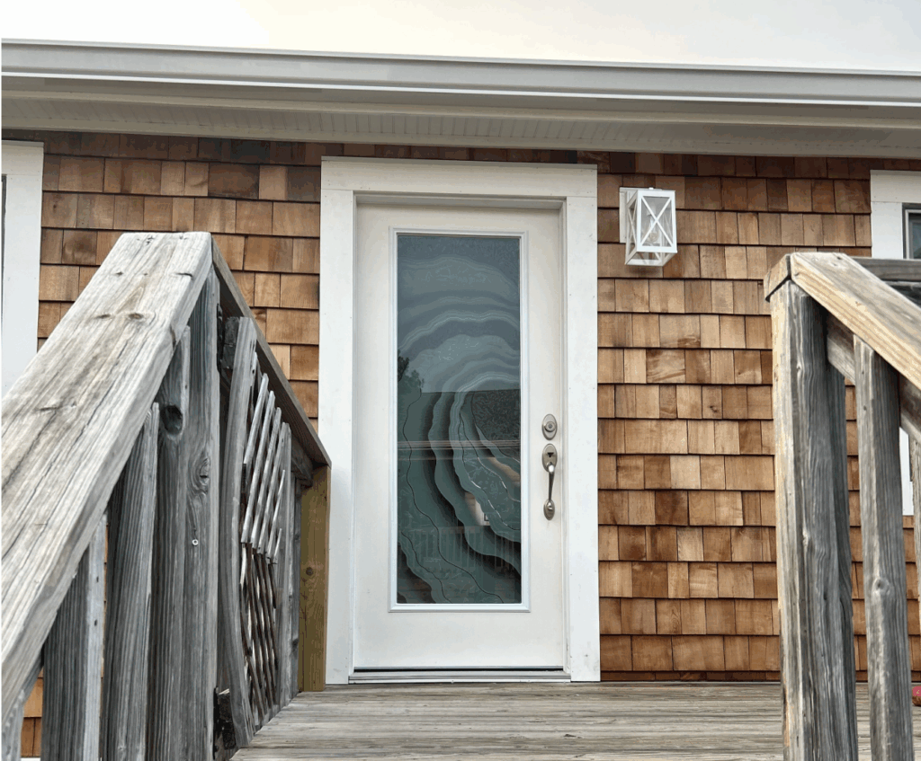 Stunning glass door for interiors and exteriors with geometric patterns.