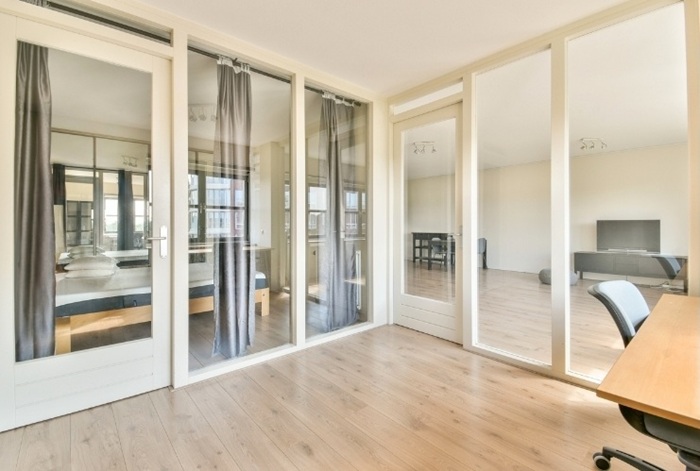 Clear glass partition panels