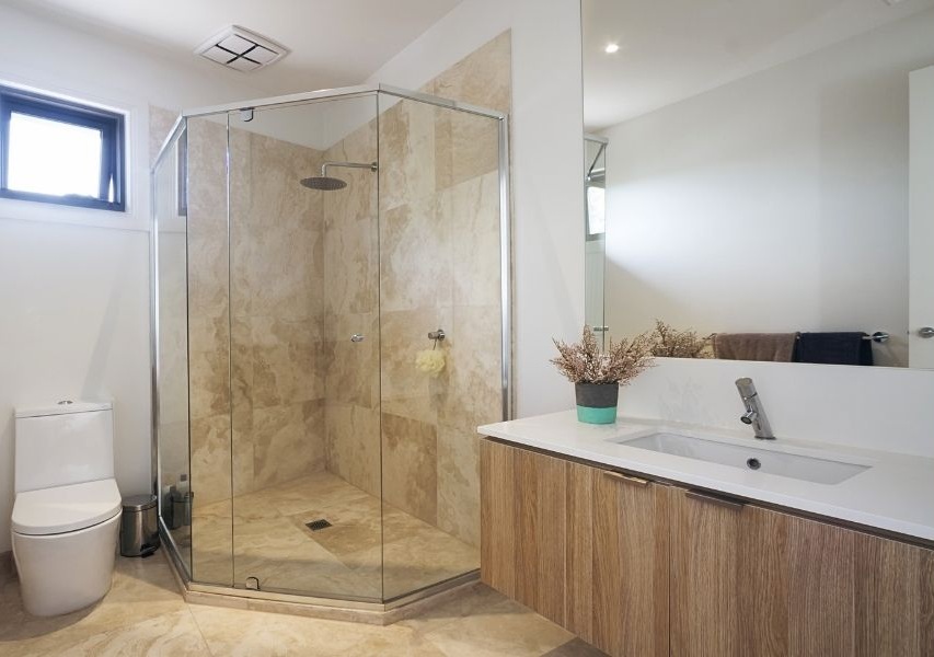 Corner shower