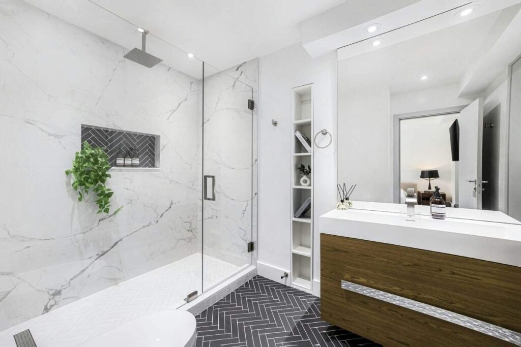 Modern luxurious bathroom with glass enclosure, image credit to Haider Syed from Pexels