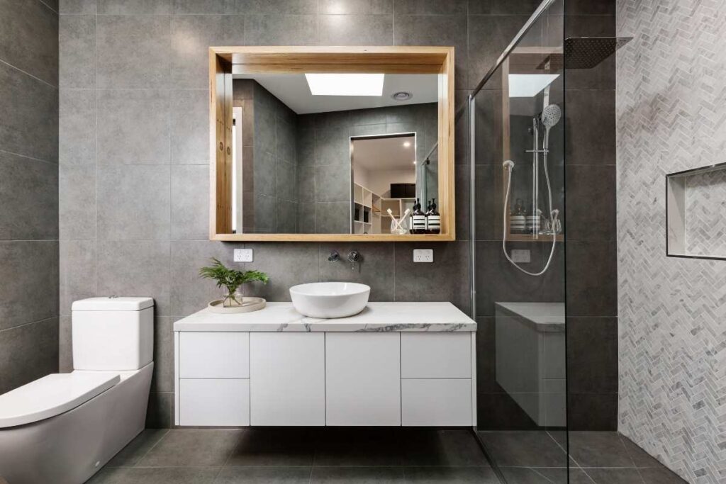 Modern designer bathroom, image credit to Jodie Johnson