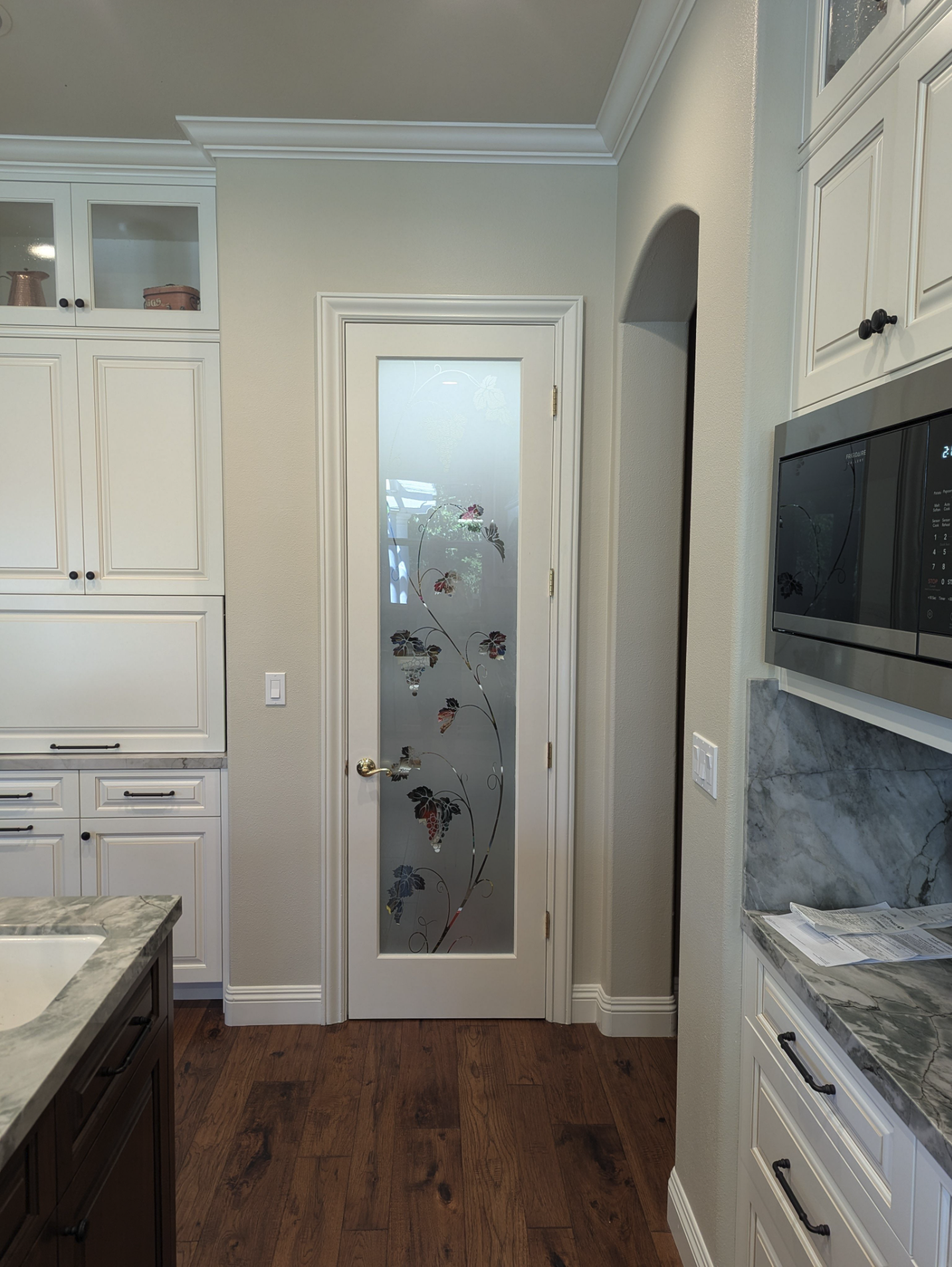 White pantry door with Vineyard Grapes frosted glass design, showcasing a timeless and elegant etched glass pantry door with etched grapevine artwork.