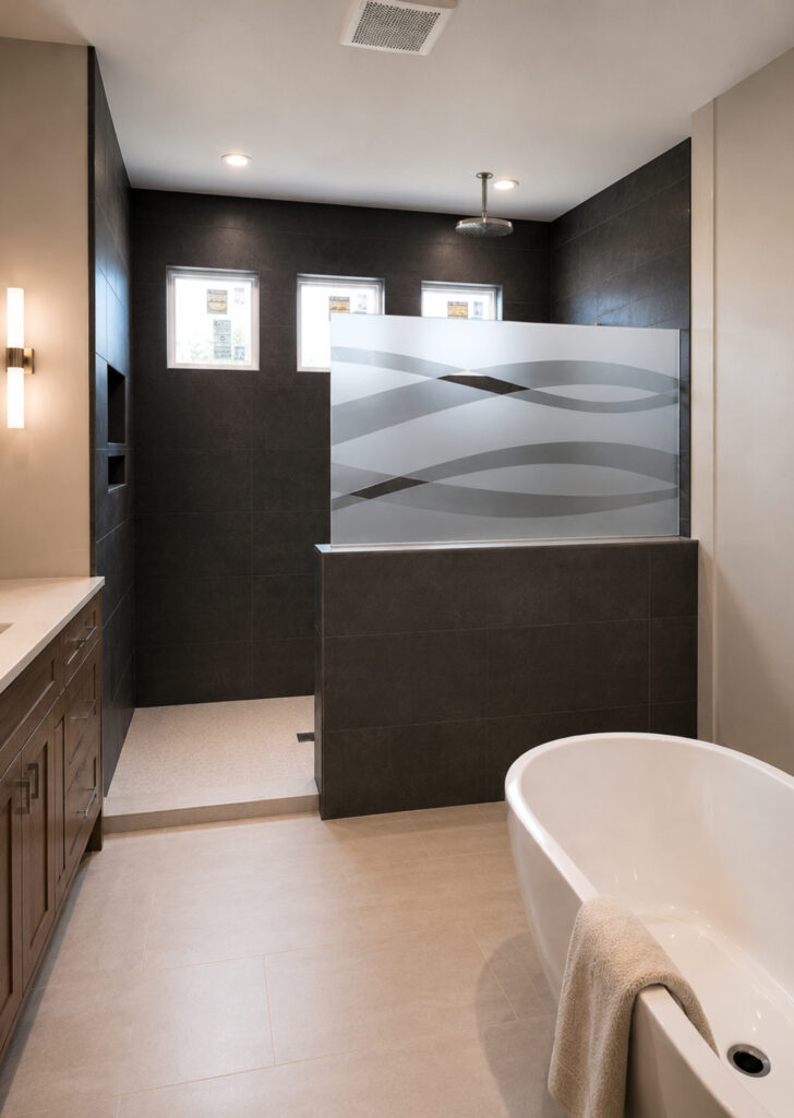 Shower splash glass panel design